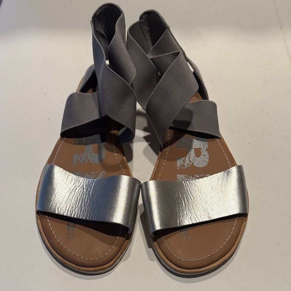 Sorel Silver and Gray Sandals